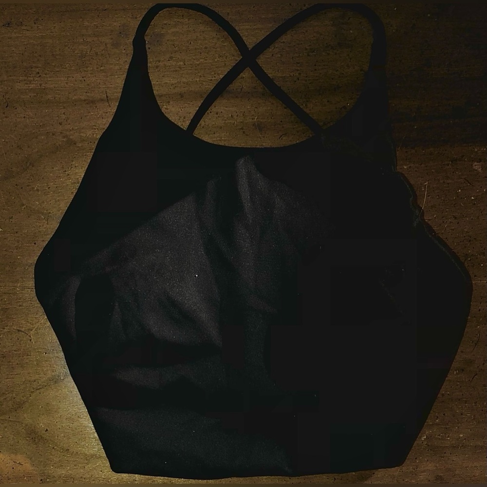 VICTORIAS SECRET CROPPED BLACK TANK
